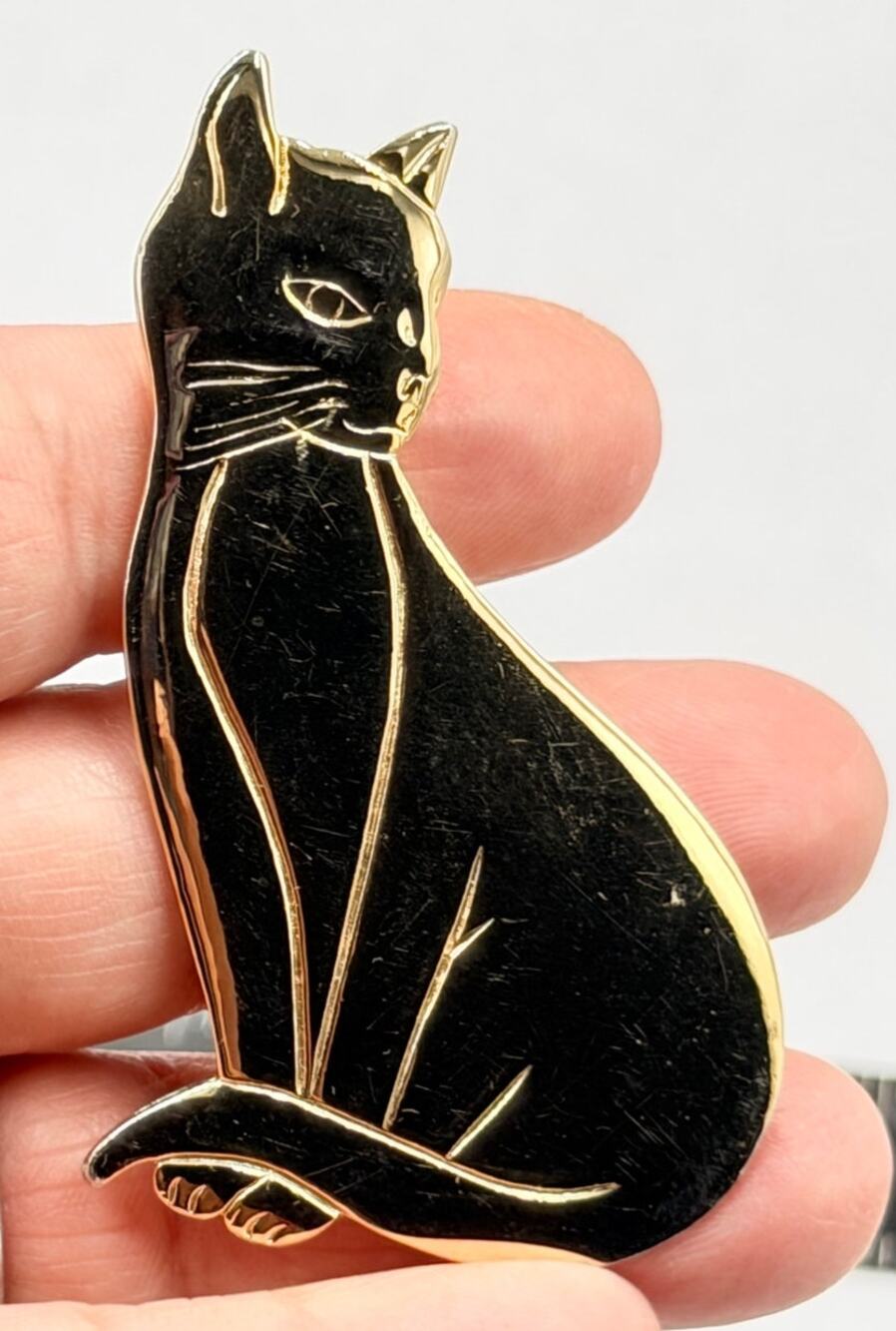 Vintage Minimalist Sleek Polished Gold-tone Cat Brooch